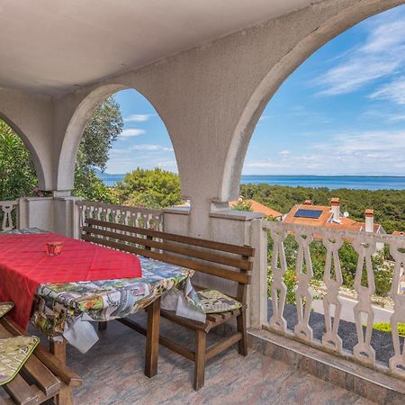 Lovely Apartment In Mali Losinj With Kitchen Bagian luar foto