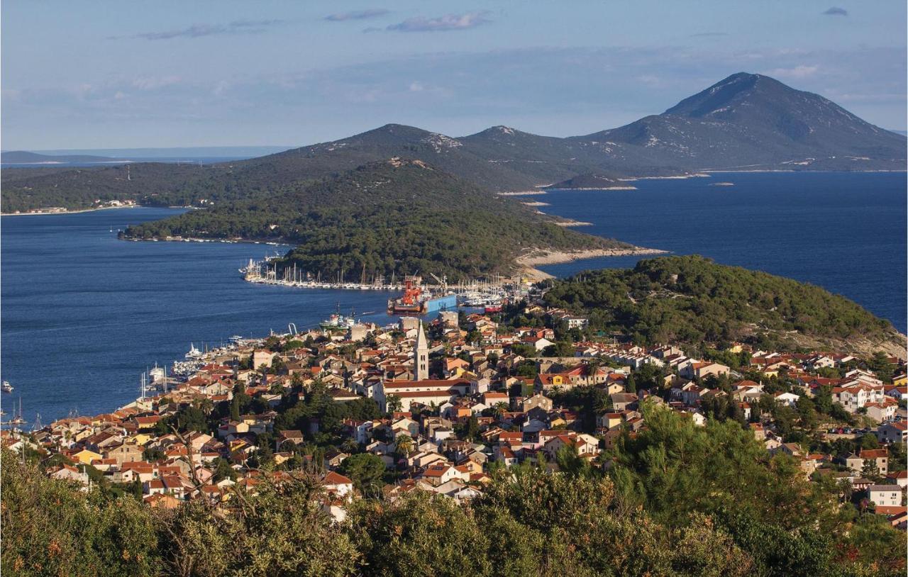 Lovely Apartment In Mali Losinj With Kitchen Bagian luar foto