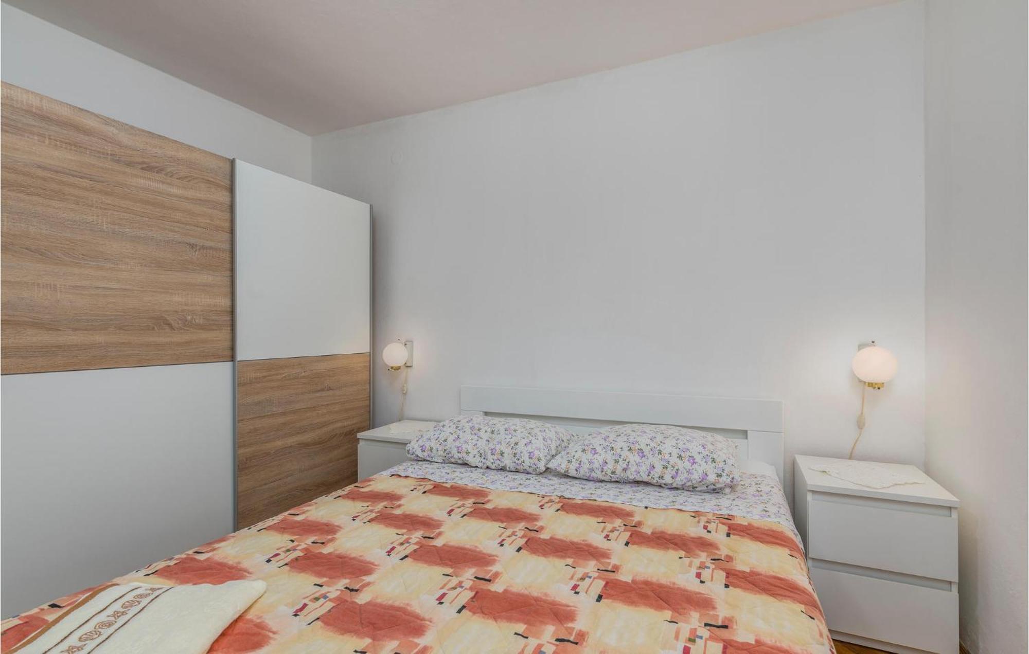 Lovely Apartment In Mali Losinj With Kitchen Bagian luar foto