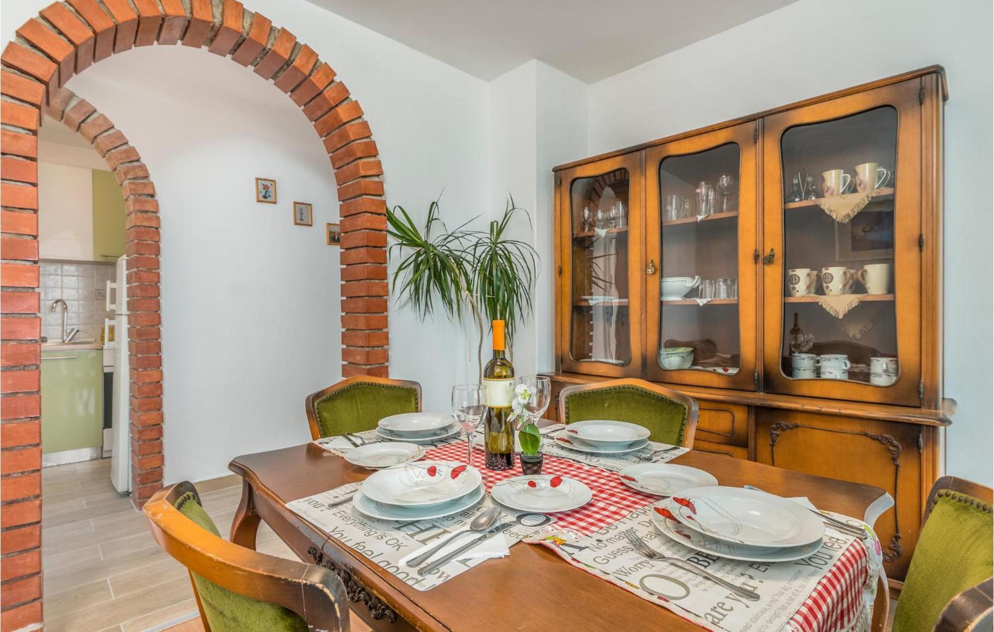 Lovely Apartment In Mali Losinj With Kitchen Bagian luar foto