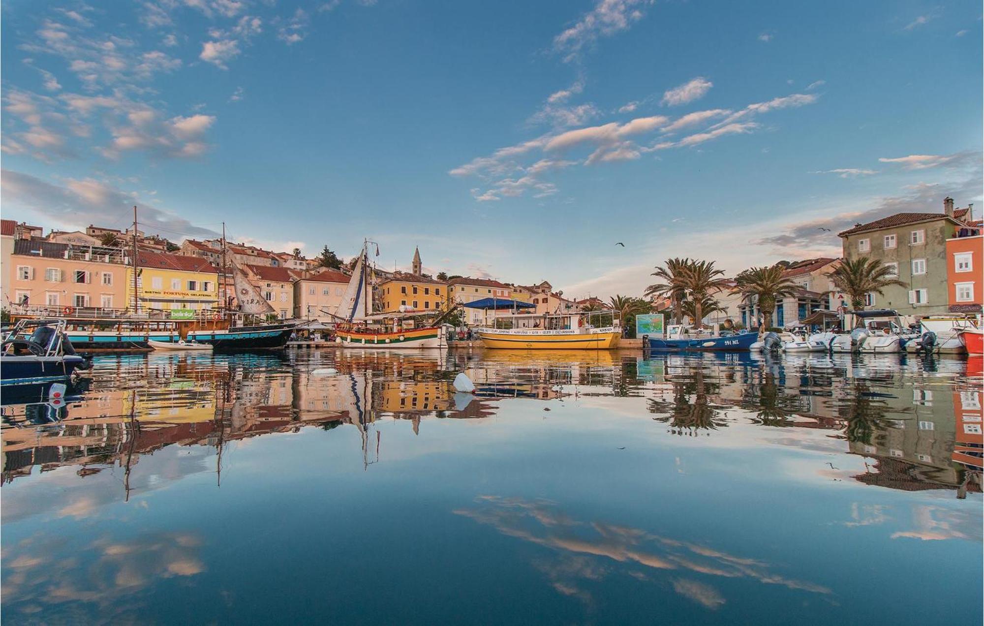 Lovely Apartment In Mali Losinj With Kitchen Bagian luar foto