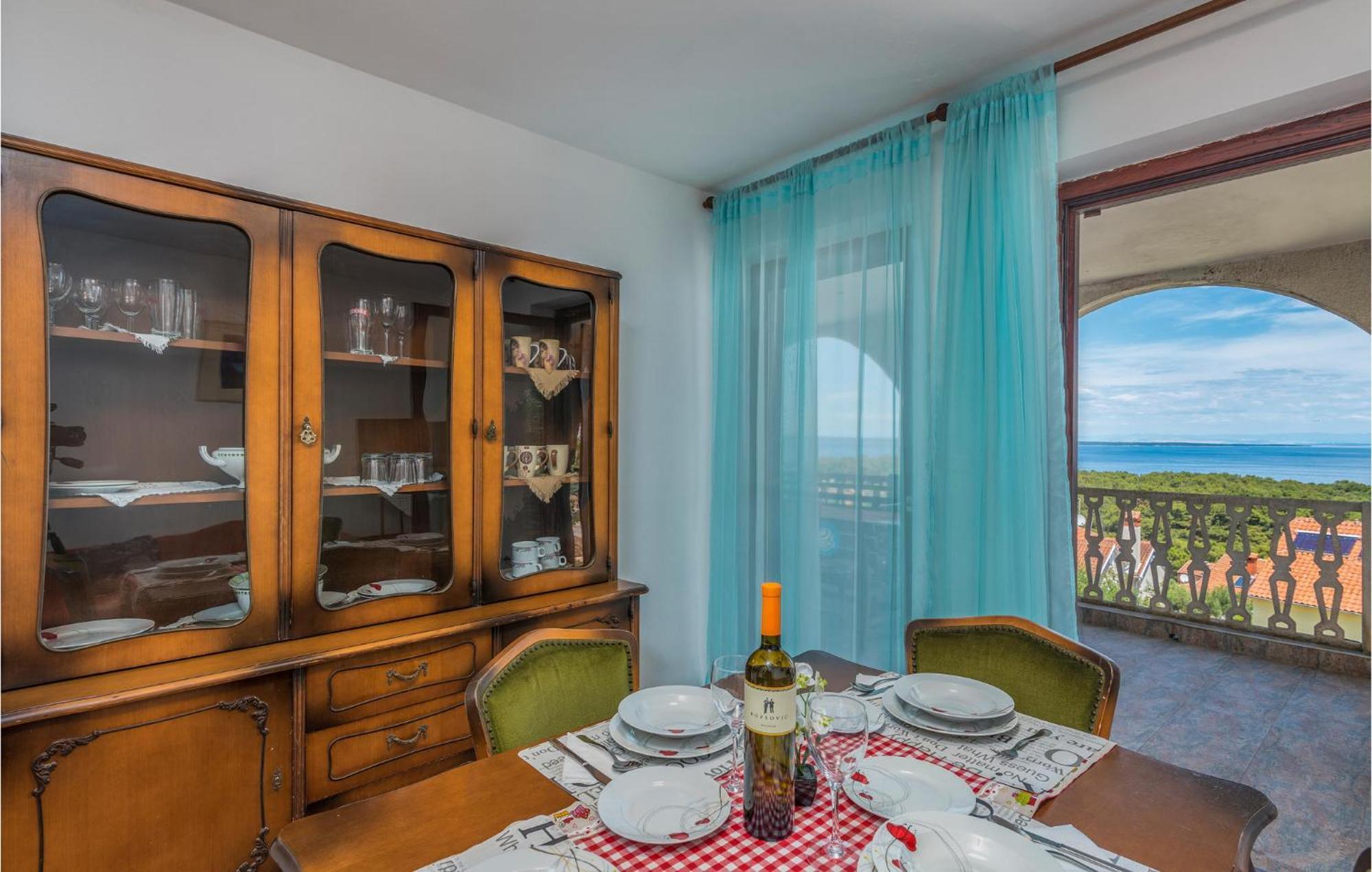 Lovely Apartment In Mali Losinj With Kitchen Bagian luar foto