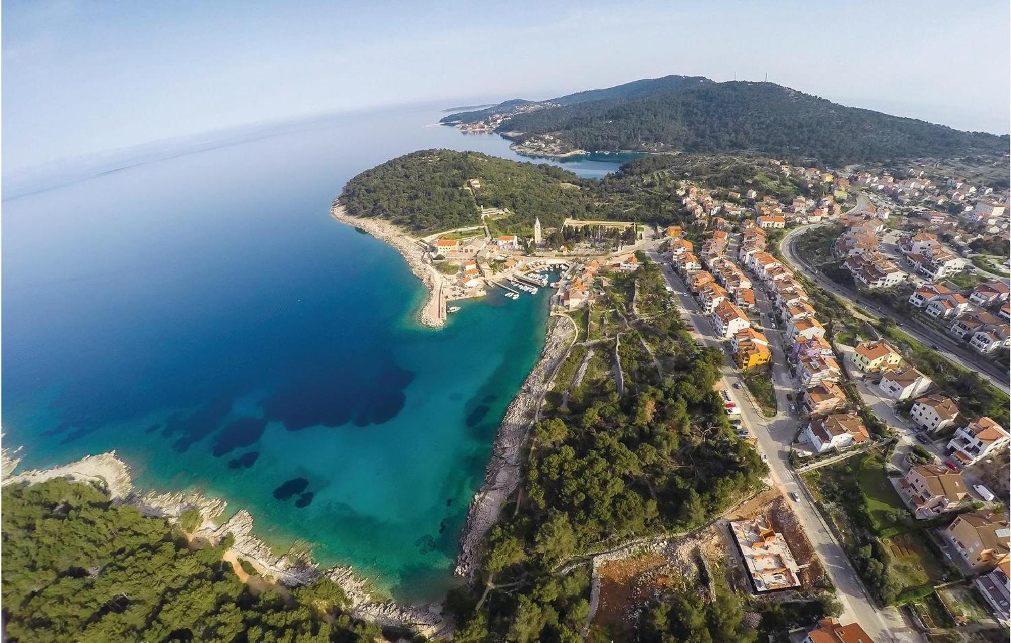 Lovely Apartment In Mali Losinj With Kitchen Bagian luar foto