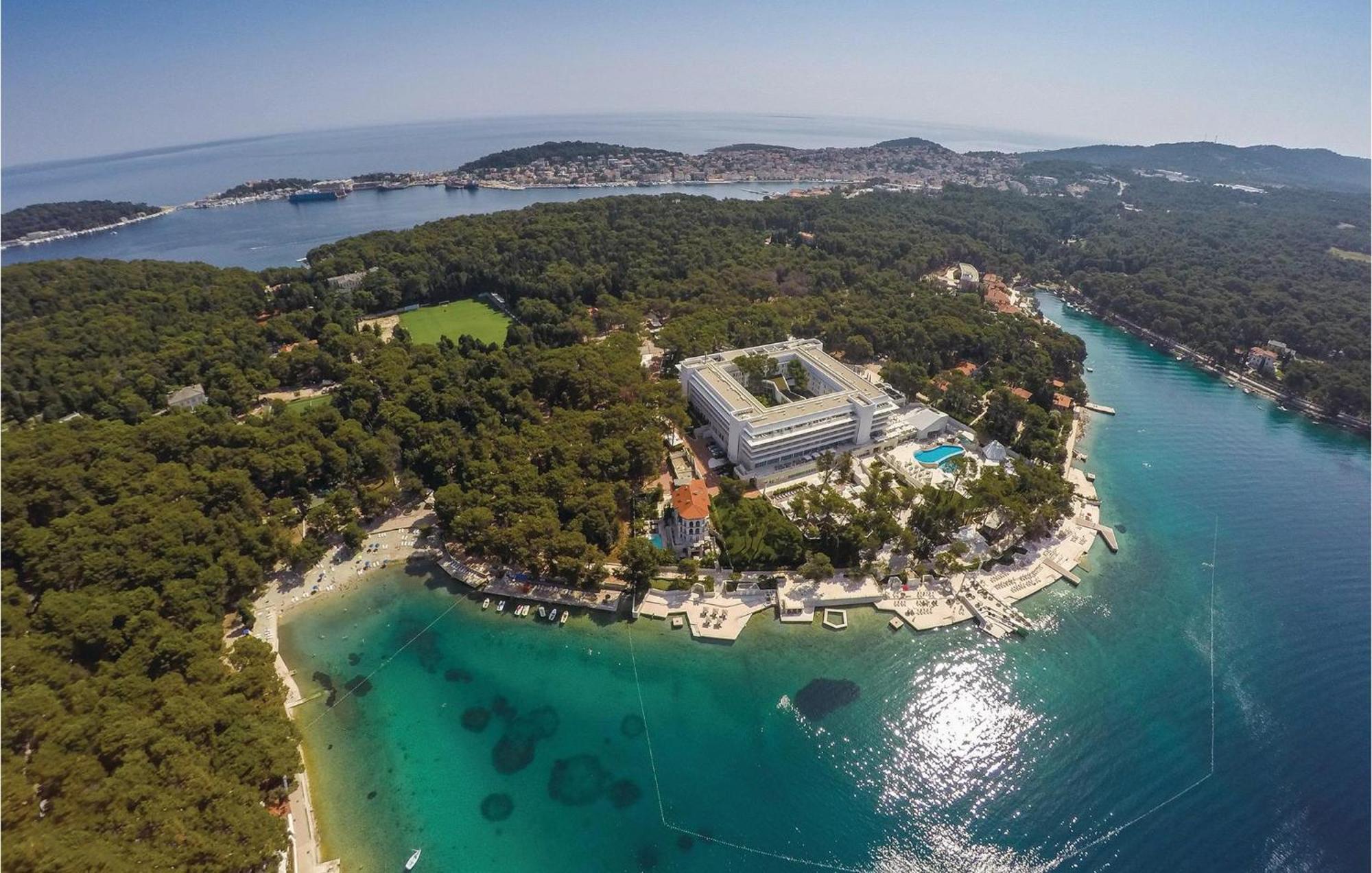 Lovely Apartment In Mali Losinj With Kitchen Bagian luar foto