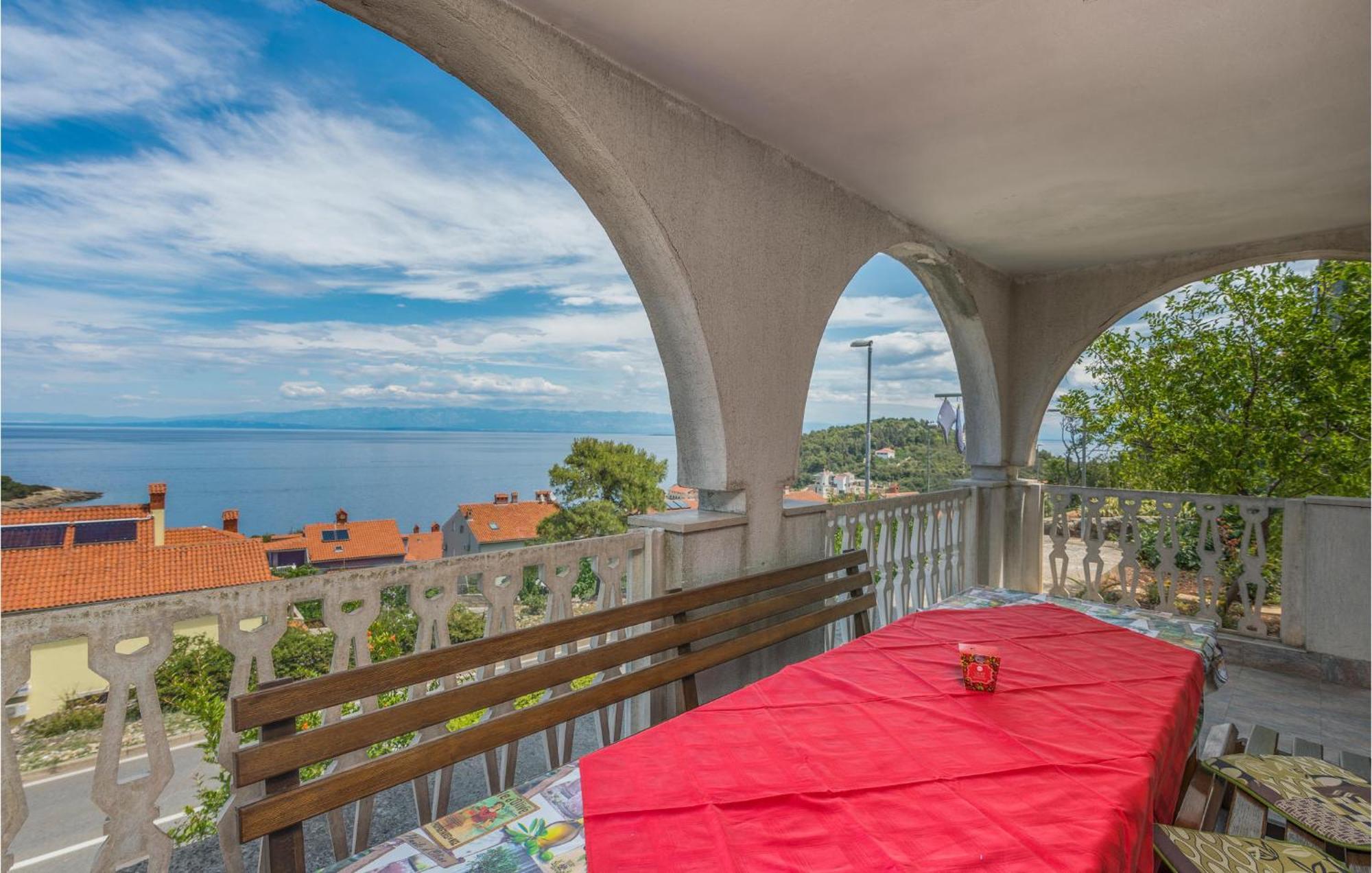 Lovely Apartment In Mali Losinj With Kitchen Bagian luar foto