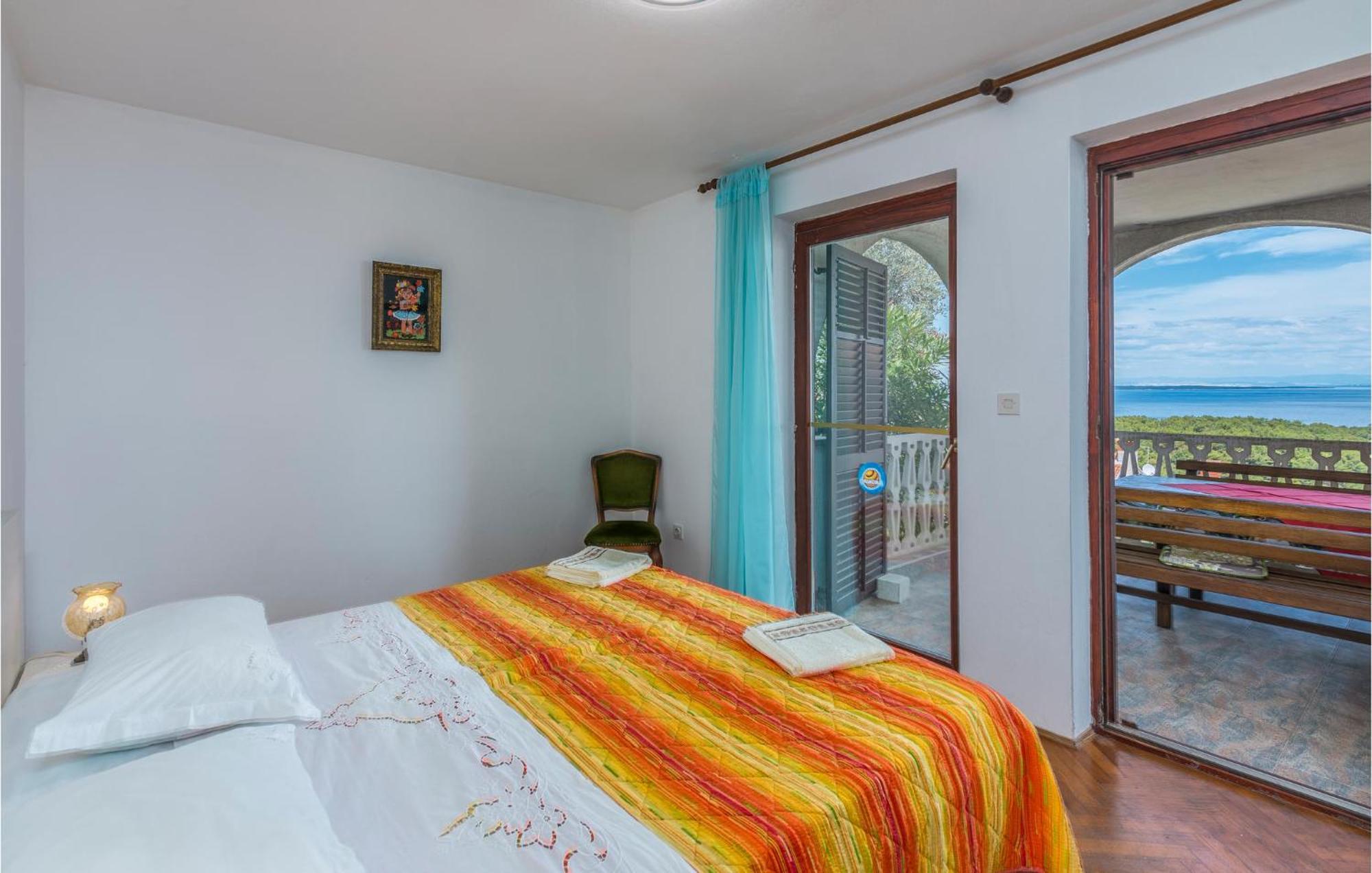 Lovely Apartment In Mali Losinj With Kitchen Bagian luar foto