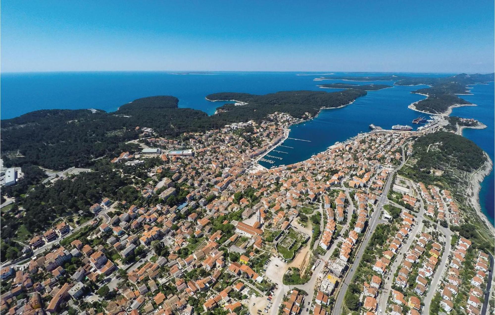 Lovely Apartment In Mali Losinj With Kitchen Bagian luar foto
